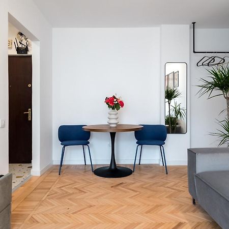 Central Aesthetic Apartment Бухарест Экстерьер фото