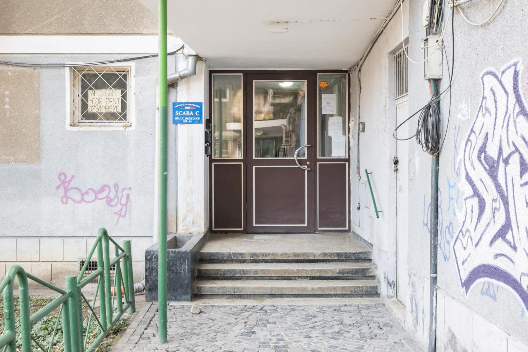 Central Aesthetic Apartment Бухарест Экстерьер фото
